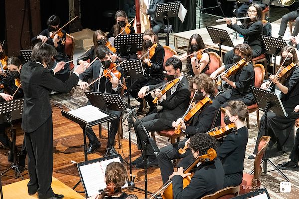 Tondini al fianco di Teatro Sociale
