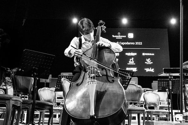 Tondini al fianco di Teatro Sociale